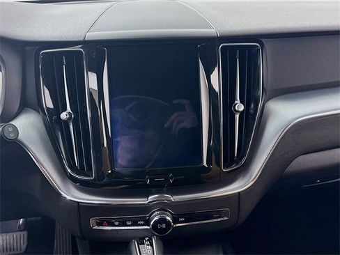 Used 2020 Volvo XC60 T5 Momentum image 20