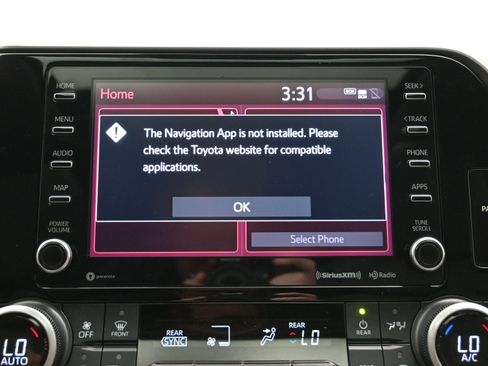 Used 2021 Toyota Highlander XLE AWD/4WD image 29