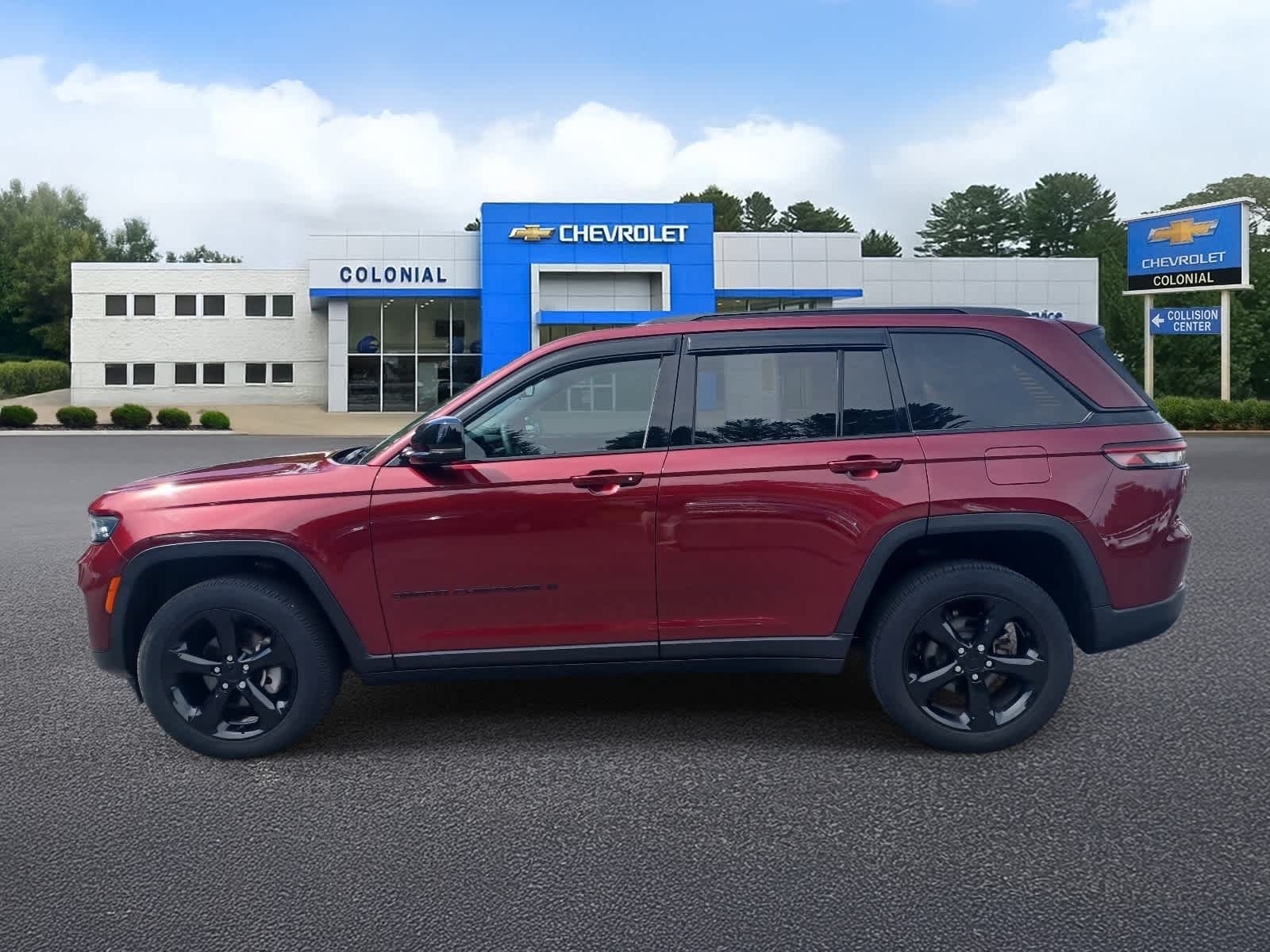 Used 2023 Jeep Grand Cherokee Altitude AWD/4WD image 6