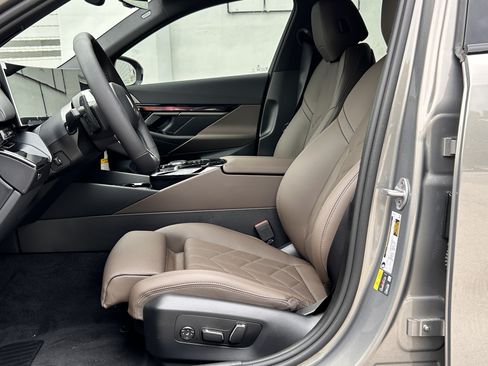 Used 2027 BMW i5 eDrive40 w/ M Sport Package RWD image 24
