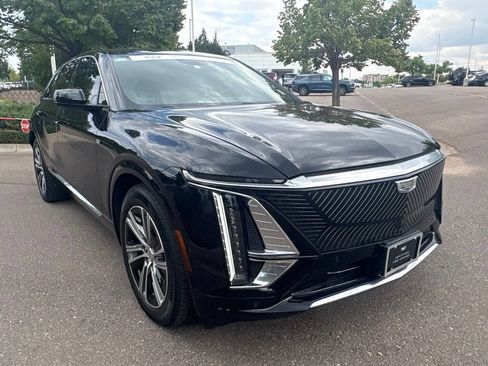 Used 2024 Cadillac Lyriq Luxury AWD/4WD image 7
