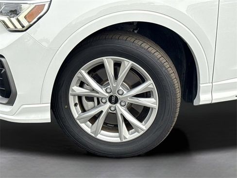 Used 2024 Audi Q3 2.0T Premium image 47