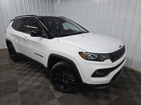 Used 2023 Jeep Compass Altitude image 7