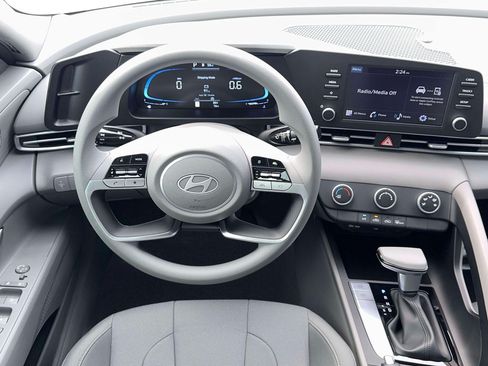 New 2026 Hyundai Elantra SE FWD image 17