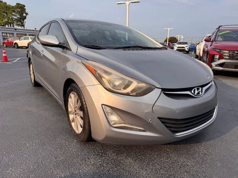 Used 2014 Hyundai Elantra SE w/ Option Group 02 FWD image 7