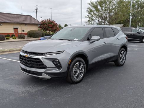 Used 2025 Chevrolet Blazer LT FWD image 7