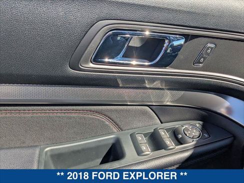 Used 2018 Ford Explorer XLT w/ Equipment Group 202A FWD image 11
