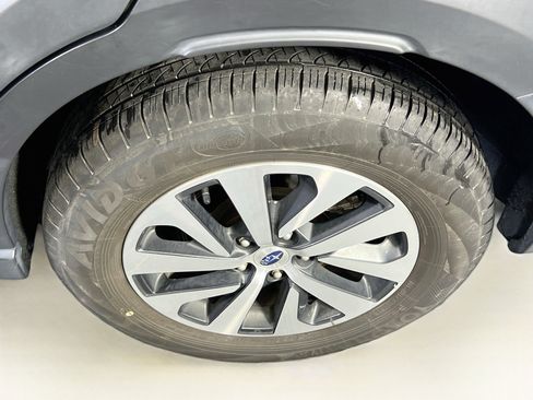 Used 2024 Subaru Outback Premium AWD/4WD image 31