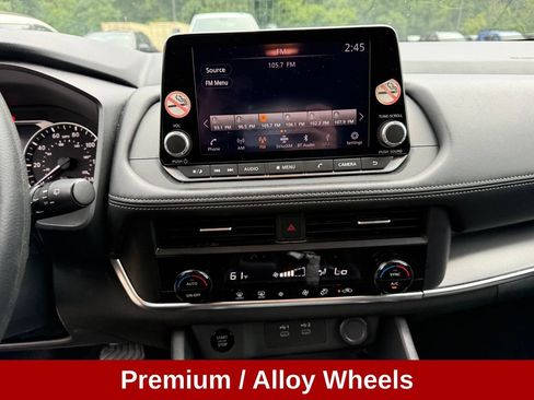 Used 2024 Nissan Rogue SV AWD/4WD image 17