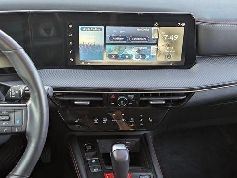 Used 2025 Nissan Kicks SR w/ SR Premium Package FWD image 12