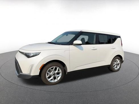 Used 2025 Kia Soul LX w/ LX Technology Package FWD image 8