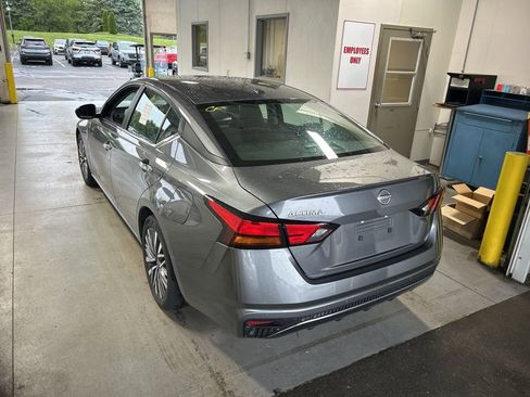 Used 2025 Nissan Altima 2.5 SV FWD image 5