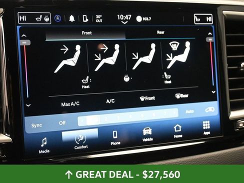 Used 2024 Chrysler Pacifica Touring-L image 32