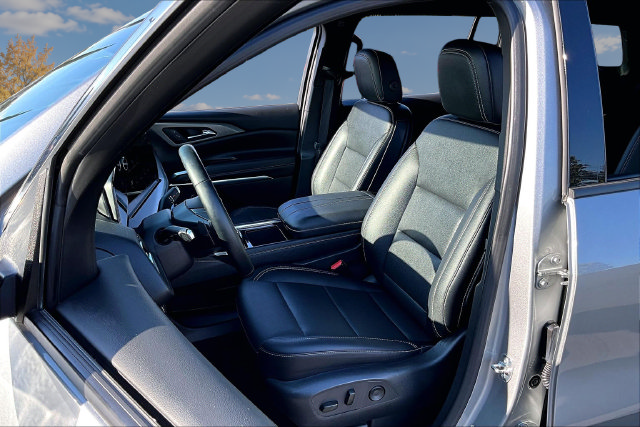 Used 2025 Chevrolet Traverse LT FWD image 21