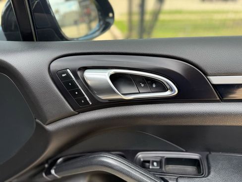 Used 2017 Porsche Cayenne Platinum Edition image 22