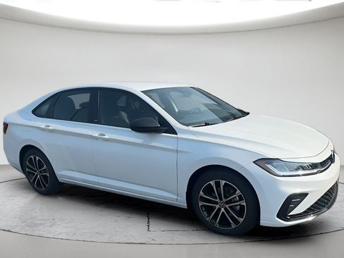 Used 2026 Volkswagen Jetta Sport FWD image 4