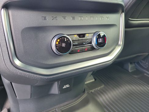 Used 2025 Ford Expedition Tremor AWD/4WD image 14
