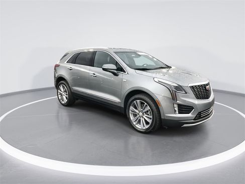 Used 2025 Cadillac XT5 Premium Luxury image 2