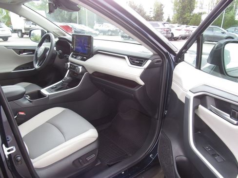 Certified 2025 Toyota RAV4 Limited w/ Advanced Technology Package AWD/4WD image 18
