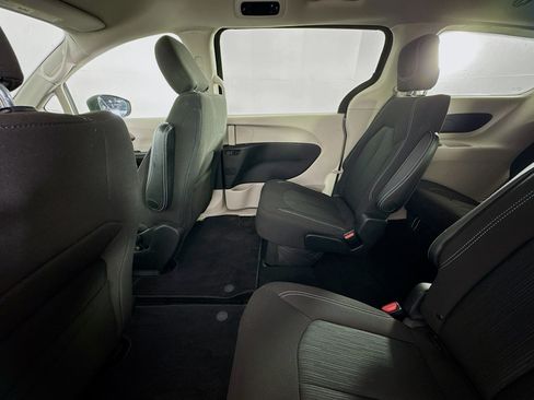 Used 2020 Chrysler Voyager LX FWD image 23