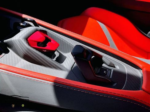 Used 2025 Lamborghini Revuelto image 13