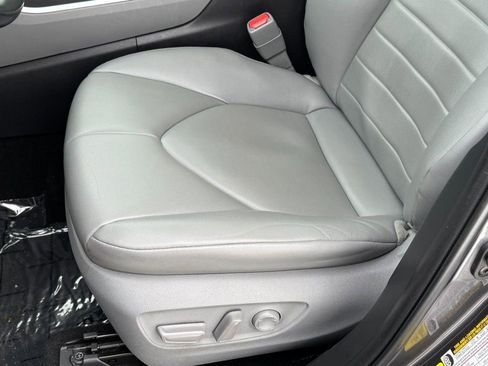 Used 2022 Toyota Highlander XLE image 23