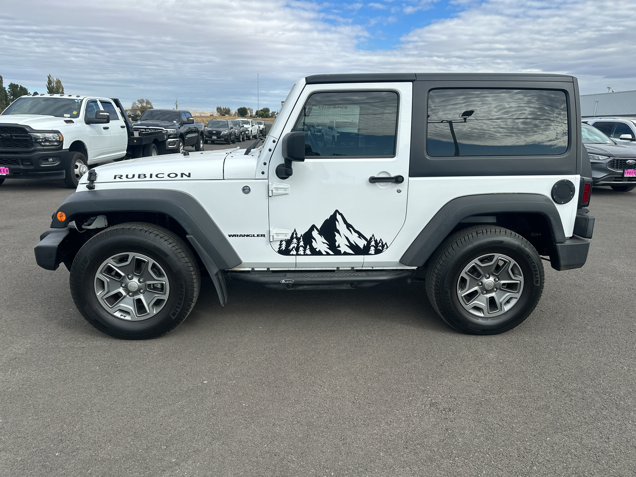 Used 2015 Jeep Wrangler Rubicon w/ Connectivity Group AWD/4WD image 2