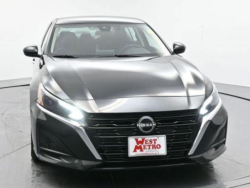 Used 2023 Nissan Altima 2.5 SV FWD image 25