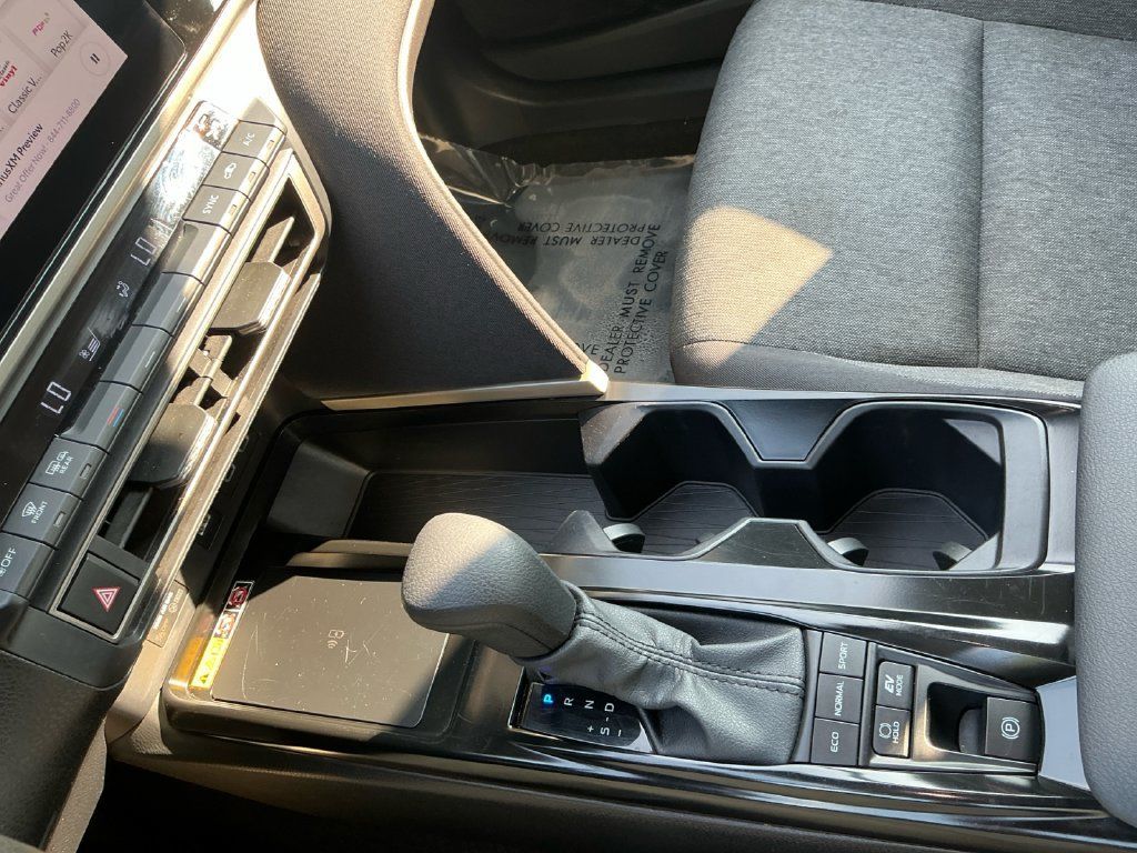Used 2025 Toyota Camry LE FWD image 28