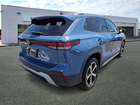 New 2026 Volkswagen Tiguan SE FWD image 3