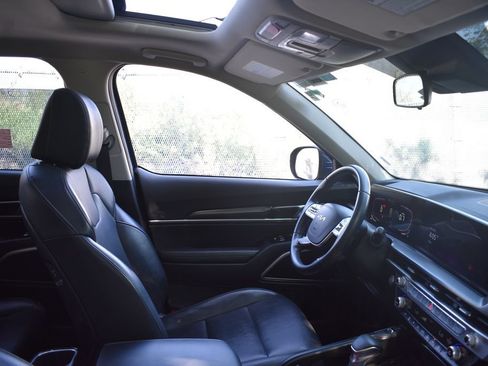 Used 2025 Kia Telluride S FWD image 18