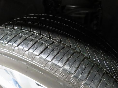 Used 2024 Chevrolet Suburban High Country image 7