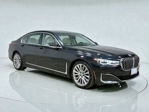 Used 2021 BMW 750i xDrive w/ Executive Package image 9
