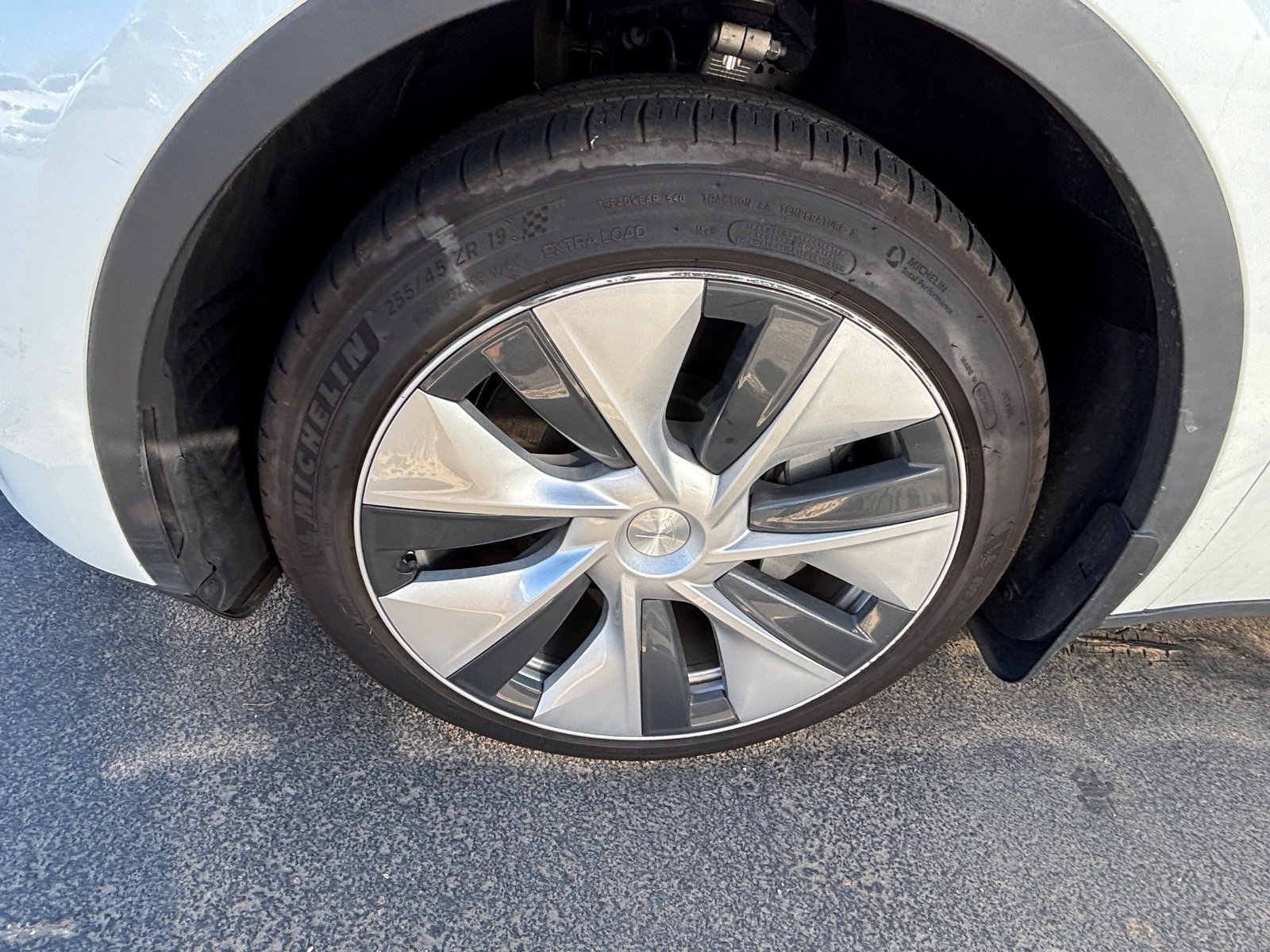Used 2023 Tesla Model Y Long Range AWD/4WD image 6