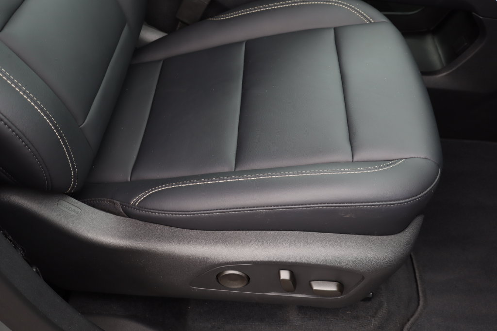 Certified 2026 GMC Acadia Elevation w/ Elevation Premium Package FWD image 32