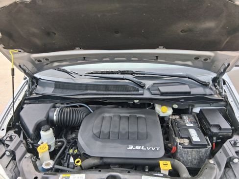 Used 2013 Chrysler Town & Country Touring FWD image 10