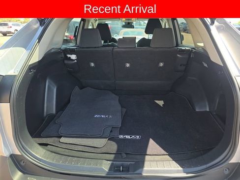 Used 2021 Toyota RAV4 LE AWD/4WD image 11