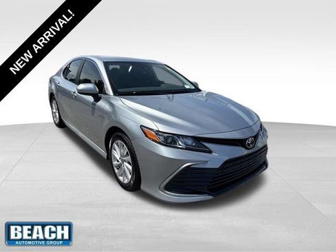 Used 2022 Toyota Camry LE FWD image 1