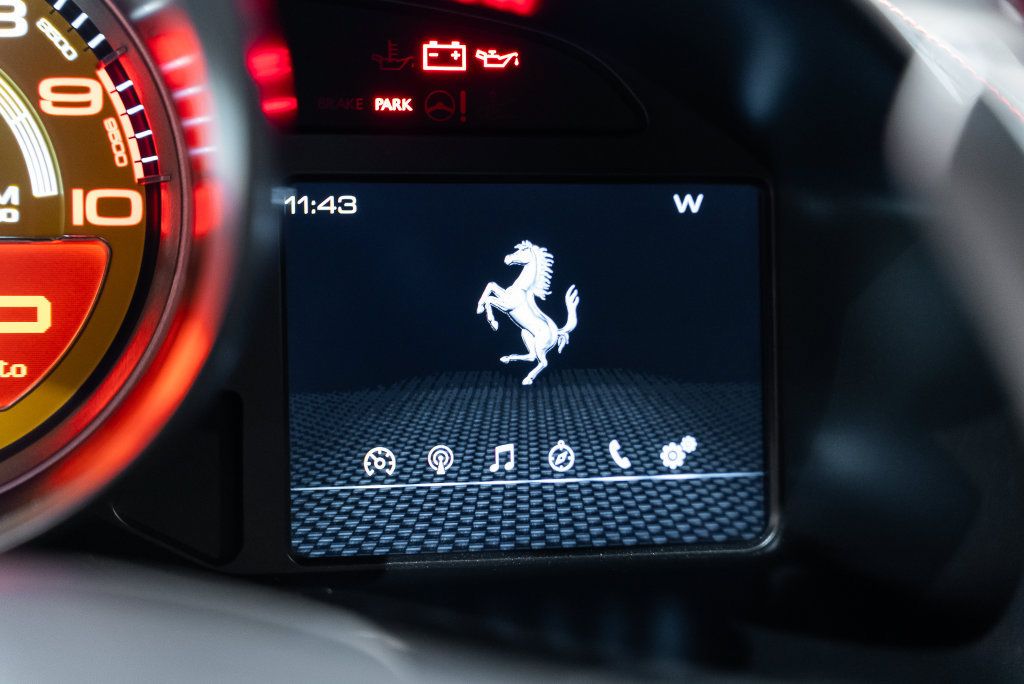 Used 2020 Ferrari 812 Superfast RWD image 30