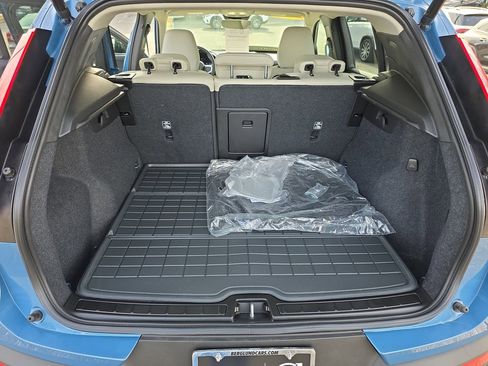 Used 2025 Volvo XC40 B5 Plus w/ Protection Package Premier image 16