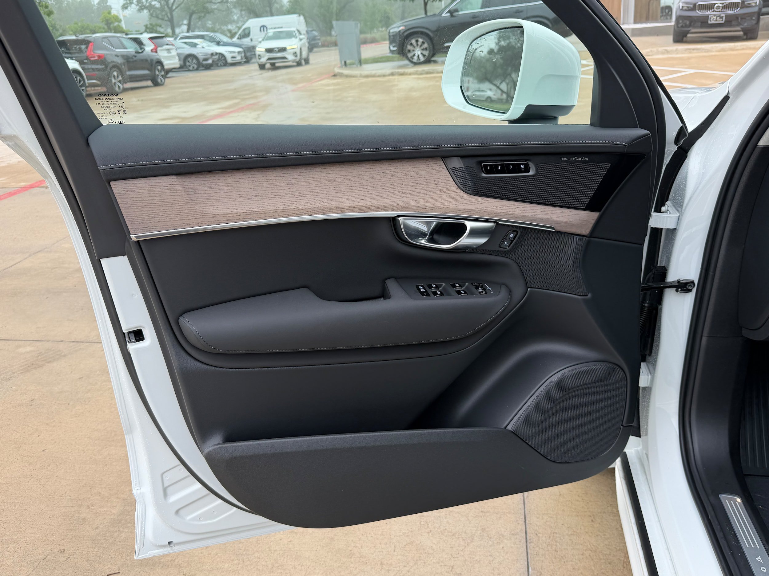 New 2026 Volvo XC90 T8 Plus w/ Protection Package Premier AWD/4WD image 18
