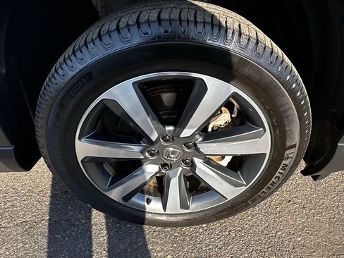 Used 2023 Honda Pilot Touring image 13