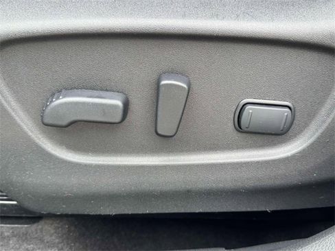 Used 2018 Nissan Rogue SV w/ Sun & Sound Touring Package image 18