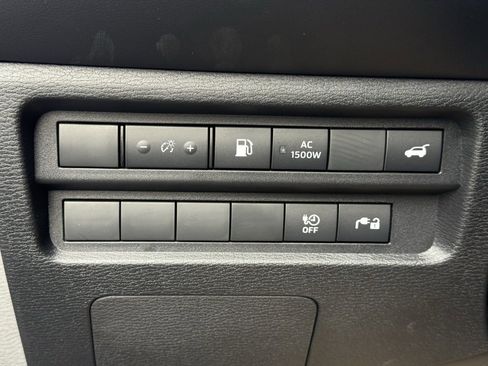 Used 2025 Mitsubishi Outlander SEL image 17