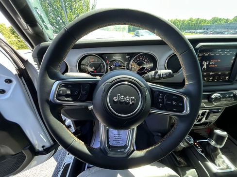 Used 2023 Jeep Wrangler Unlimited Sahara AWD/4WD image 20