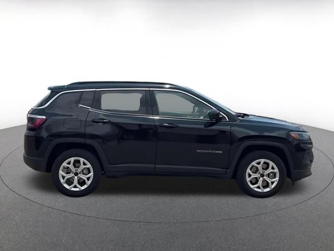 Used 2025 Jeep Compass Latitude AWD/4WD image 13