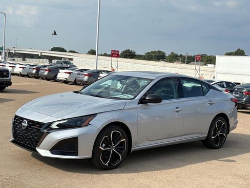 New 2025 Nissan Altima 2.5 SR image 5