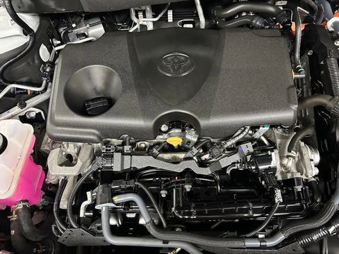 Certified 2025 Toyota Highlander Limited AWD/4WD image 10