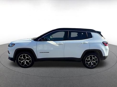 Used 2025 Jeep Compass Limited image 9