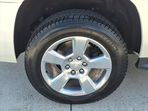 Used 2015 Chevrolet Suburban LT RWD image 13